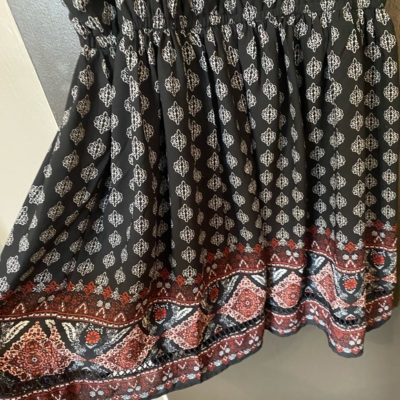 Francesca’s Black, White and Red dress - Picture 4 of 6